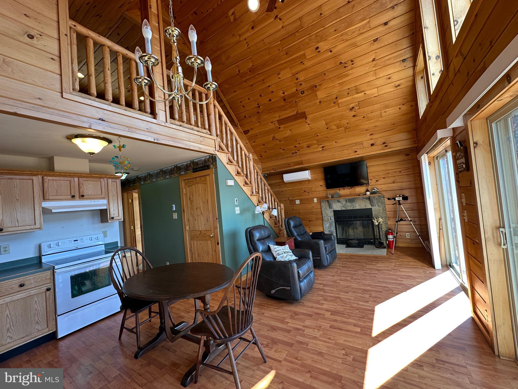 SHADOW KNOLLS - Residential