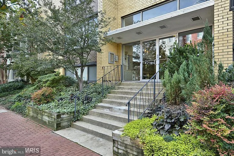 305 C Street NE Unit 408, Washington, DC 20002
