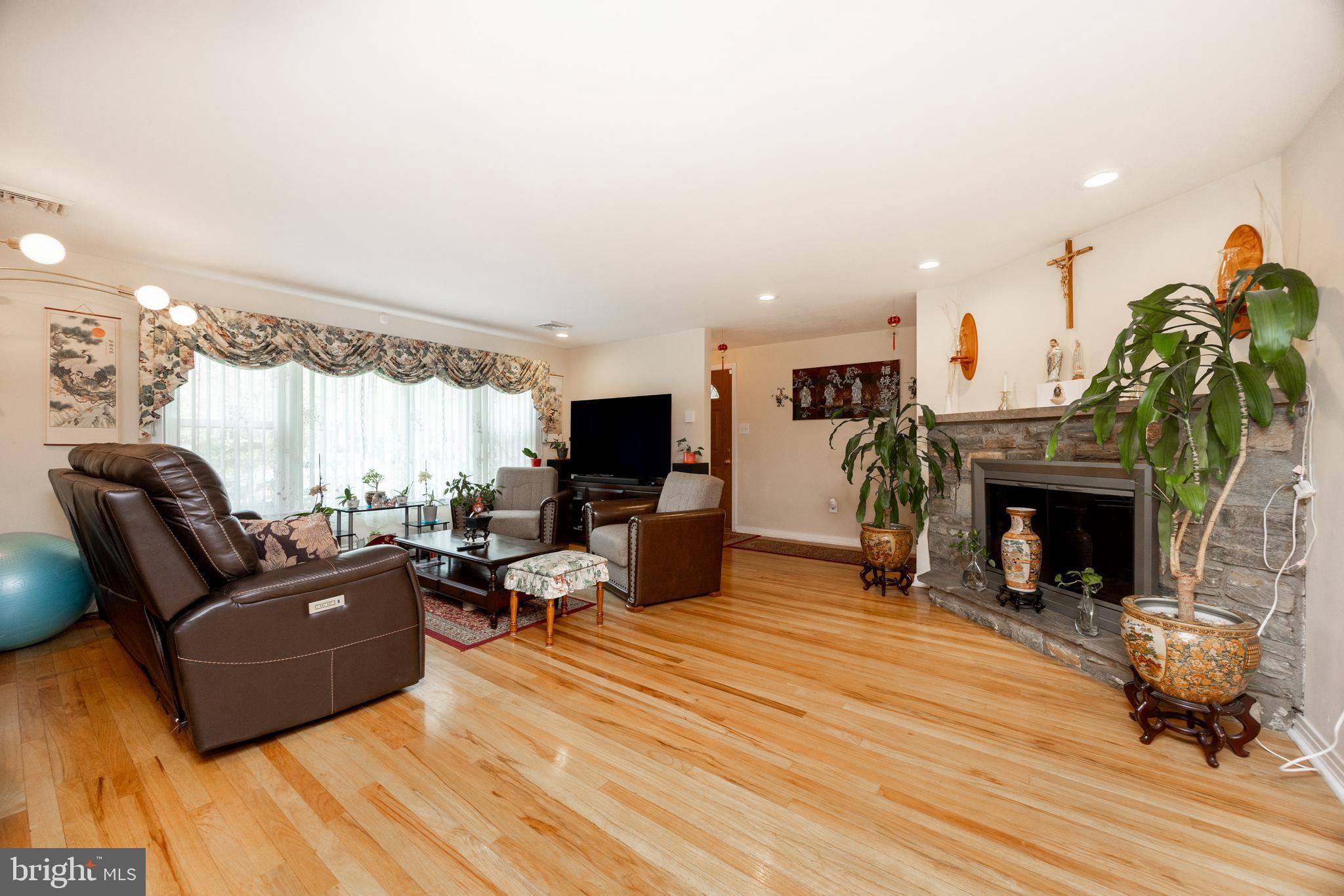 LANSDALE - Residential