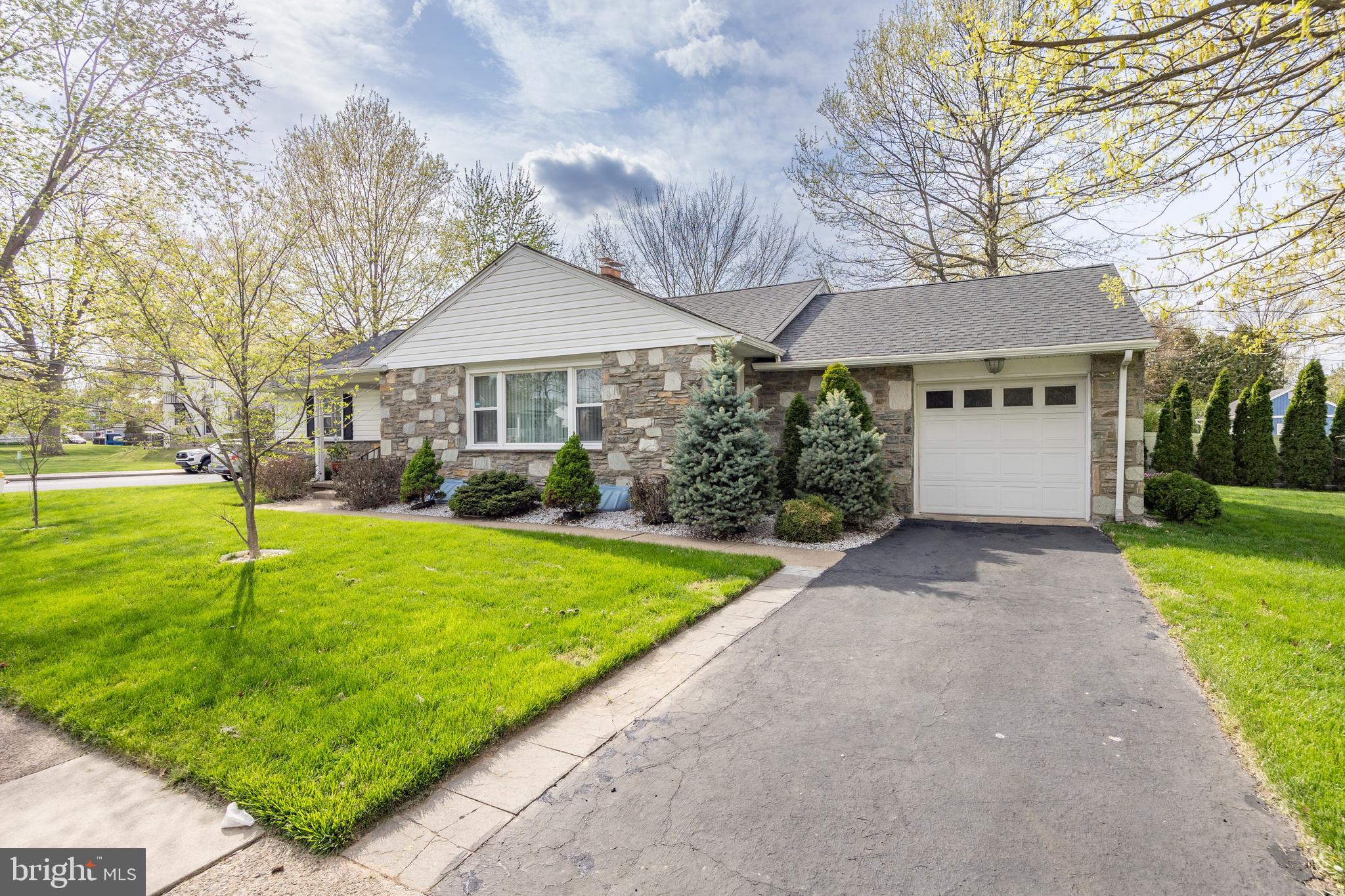 LANSDALE - Residential
