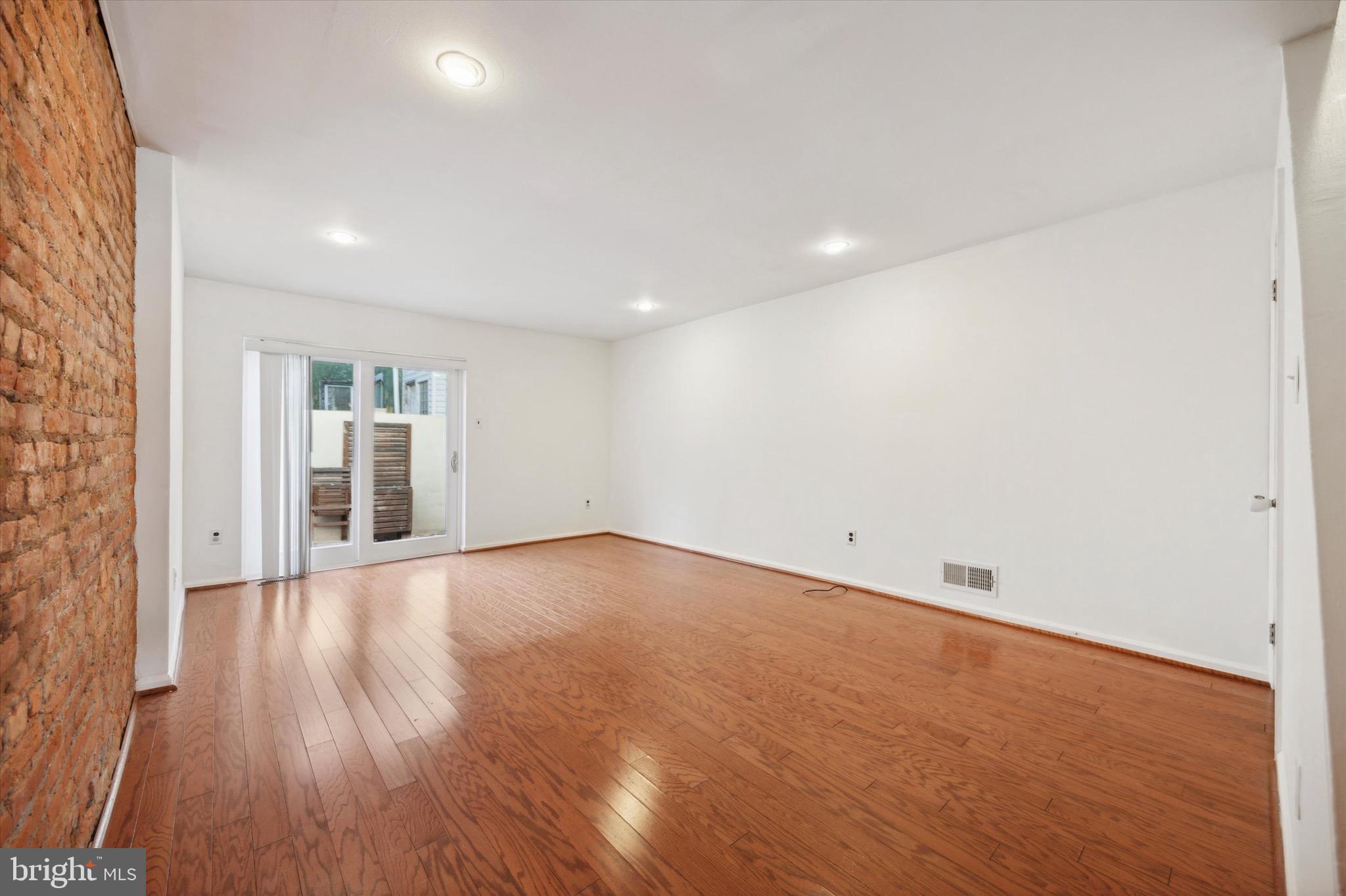 GRADUATE HOSPITAL - Residential Lease