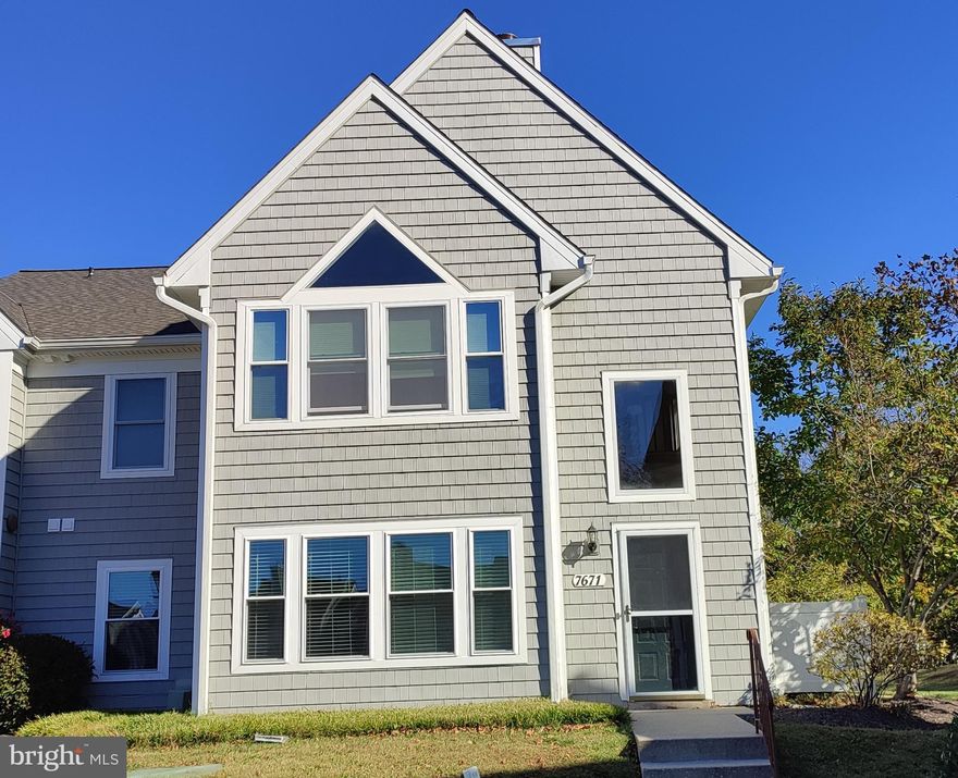 WELL-MAINTAINED "ATRIUM" MODEL CONDO IN THE WOODLAND VILLAGE. TWO STORY FOYER.
A LOFT WITH THE BOOKSHELF INSTALLED, COULD BE 3IRD BEDROOM. WOOD BURNING FIREPLACE W/ MANTLE & SOARING CATHEDRAL CEILINGS IN THE LIVING ROOM. MASTER BEDROOM W/ CATHEDRAL CEILING, LARGE WALK IN CLOSET, AND A FULL BATH W/OVERSIZED SOAKING TUB. CONDO FEE INCLUDES WATER, ROOF, COMMUNITY POOL & TENNIS COURTS. GREAT LOCATION EASY TO THE SHOPPING CTR, EASY ACESS TO 95, 29, 100 and BWI.  NEW RENTER MOVES-IN AFTER 9/1/2023.  OWNER REQUEST A HIGH CREDIT SCORE OVER 700.