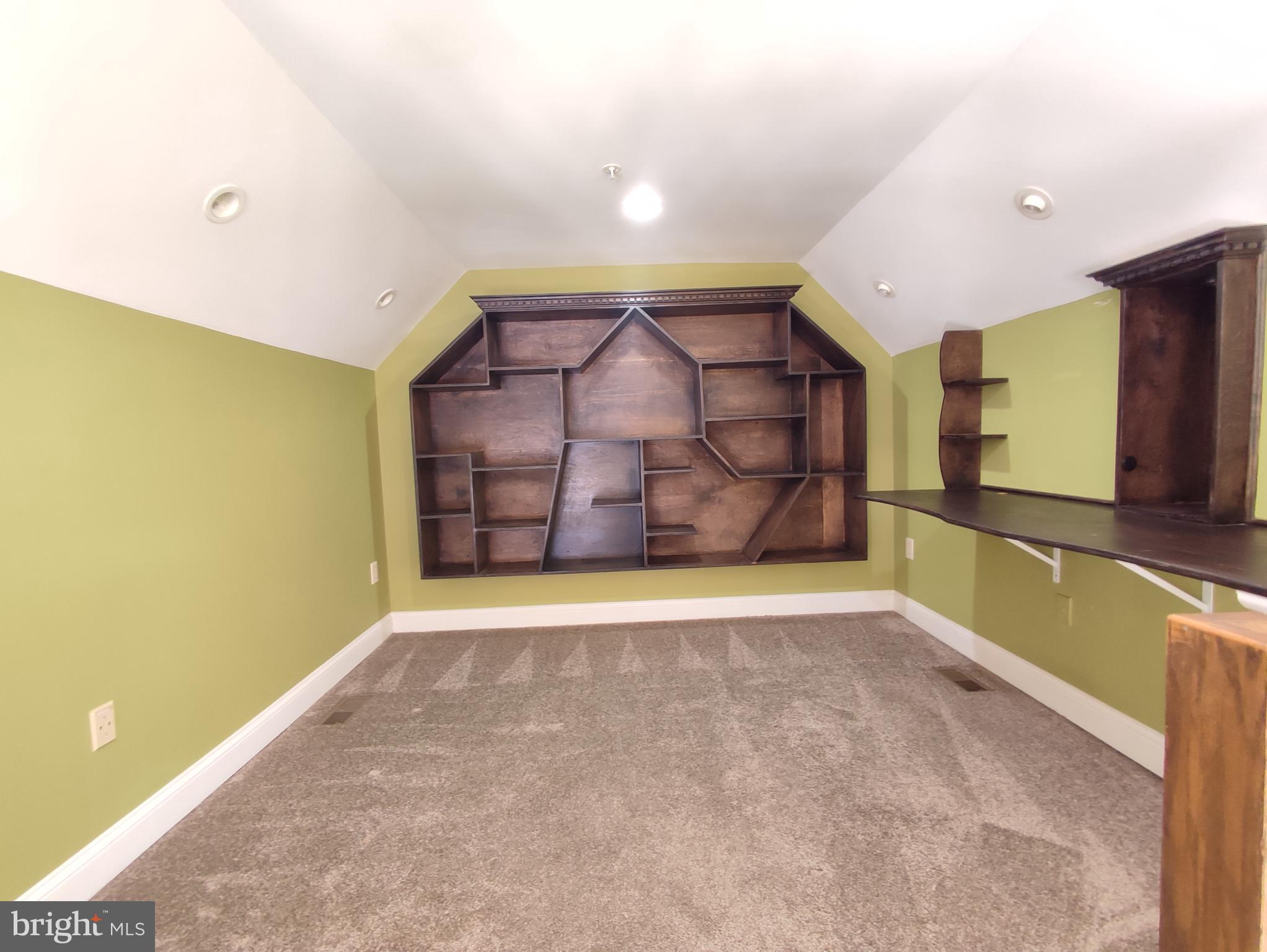 WOODLAND VILLAGE - Residential Lease