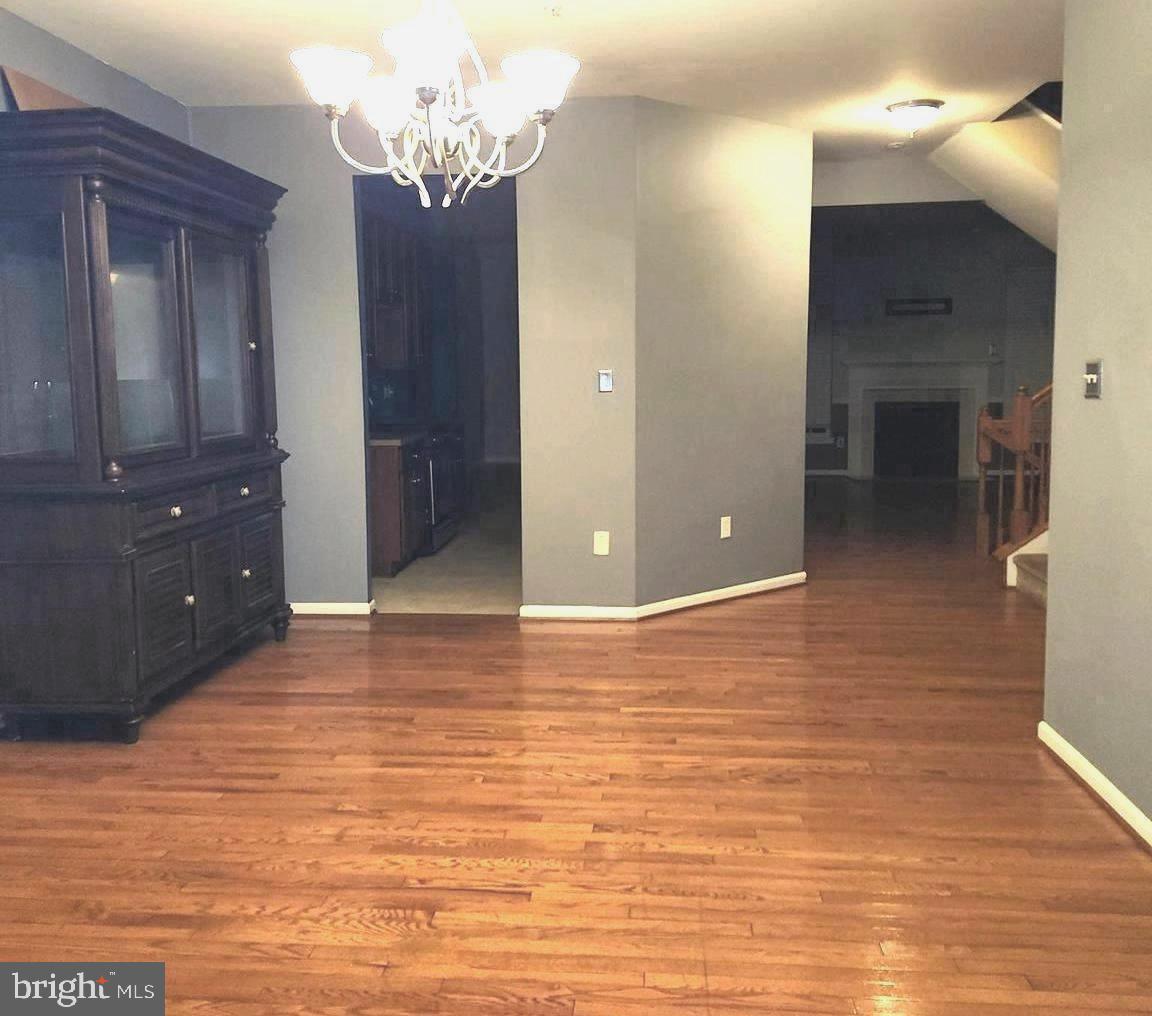 233 CREEKSIDE DRIVE