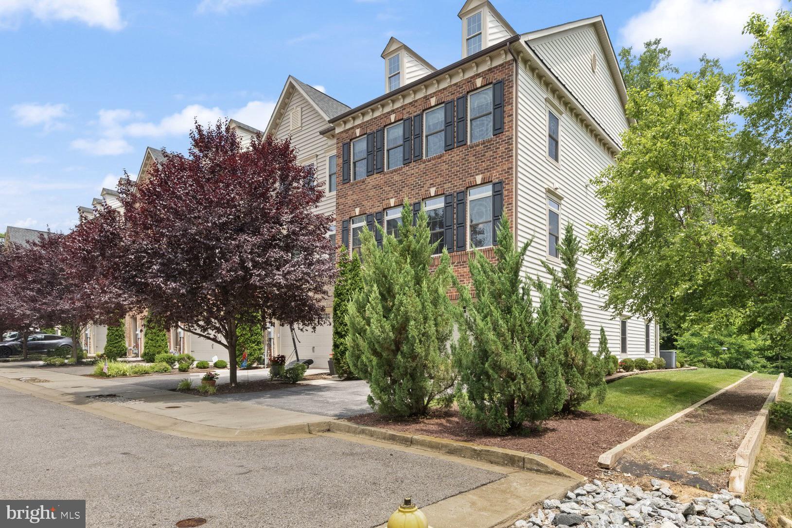1121 CANTERWOOD PLACE