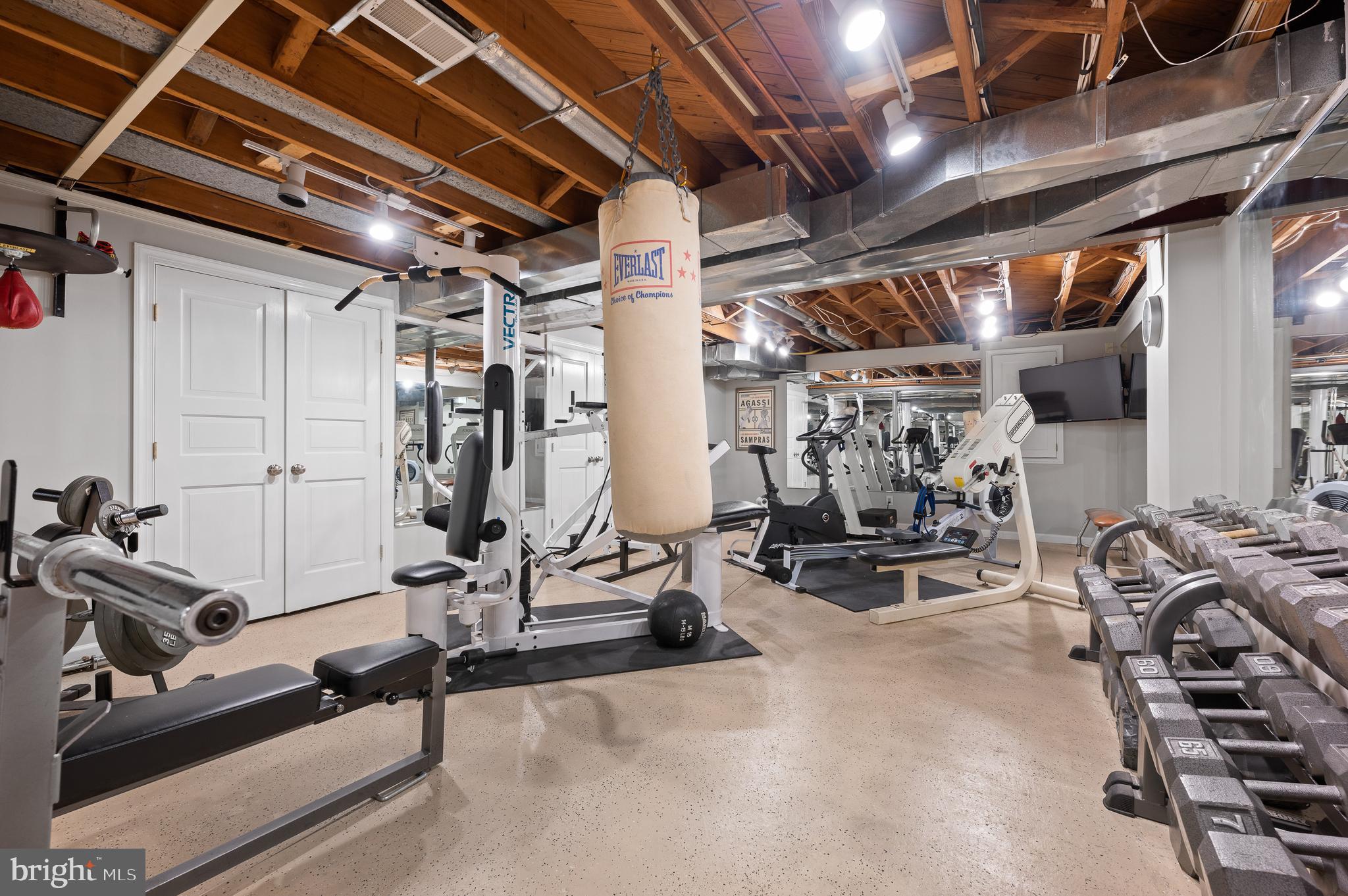 GLADWYNE - Residential