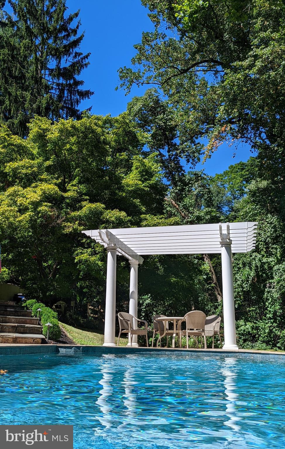 GLADWYNE - Residential