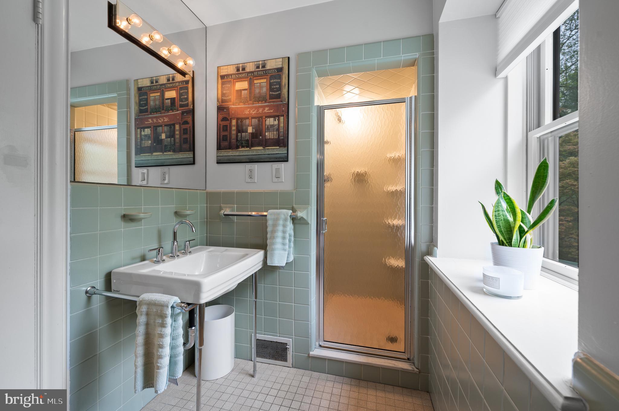 GLADWYNE - Residential