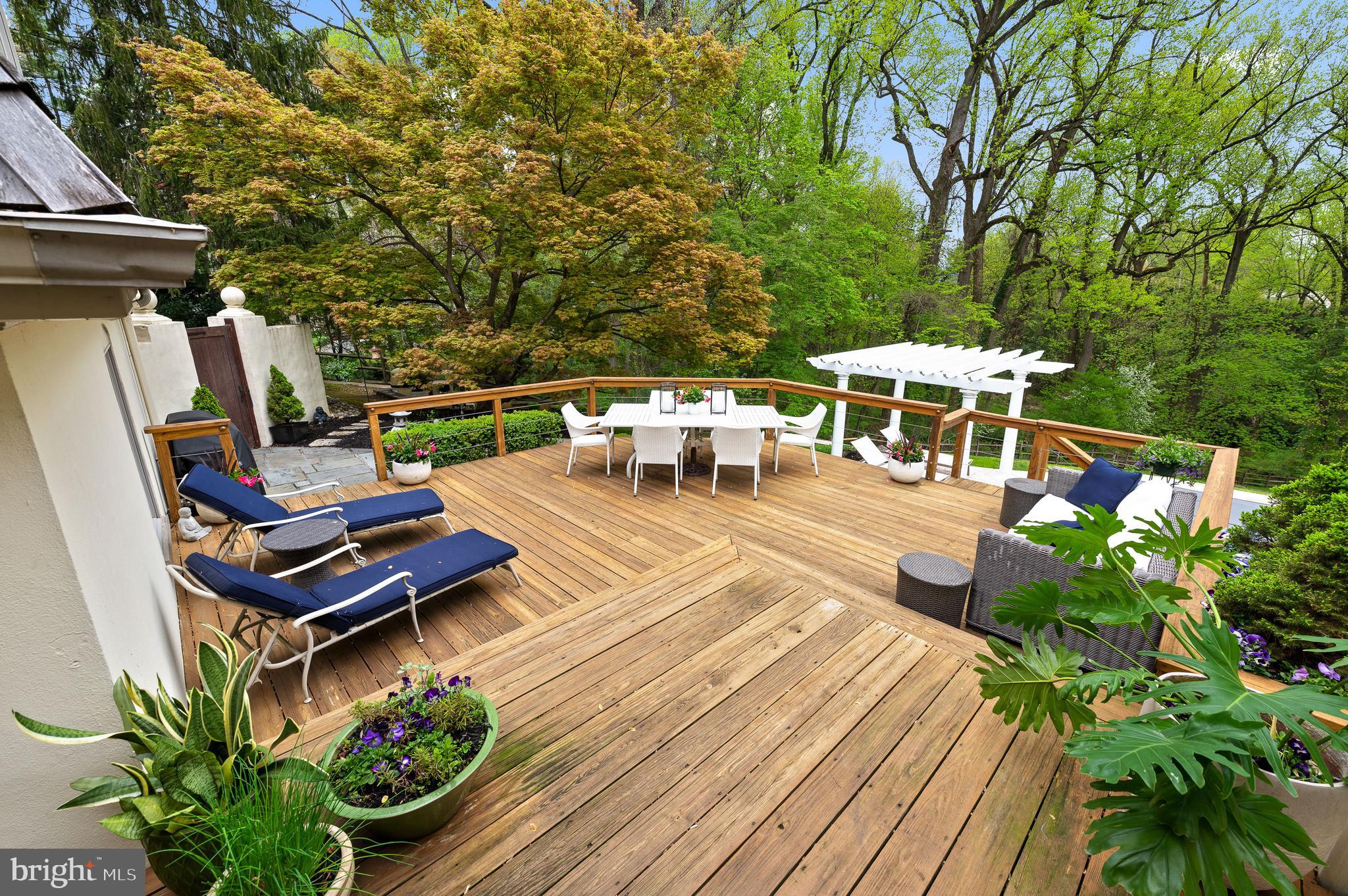 GLADWYNE - Residential