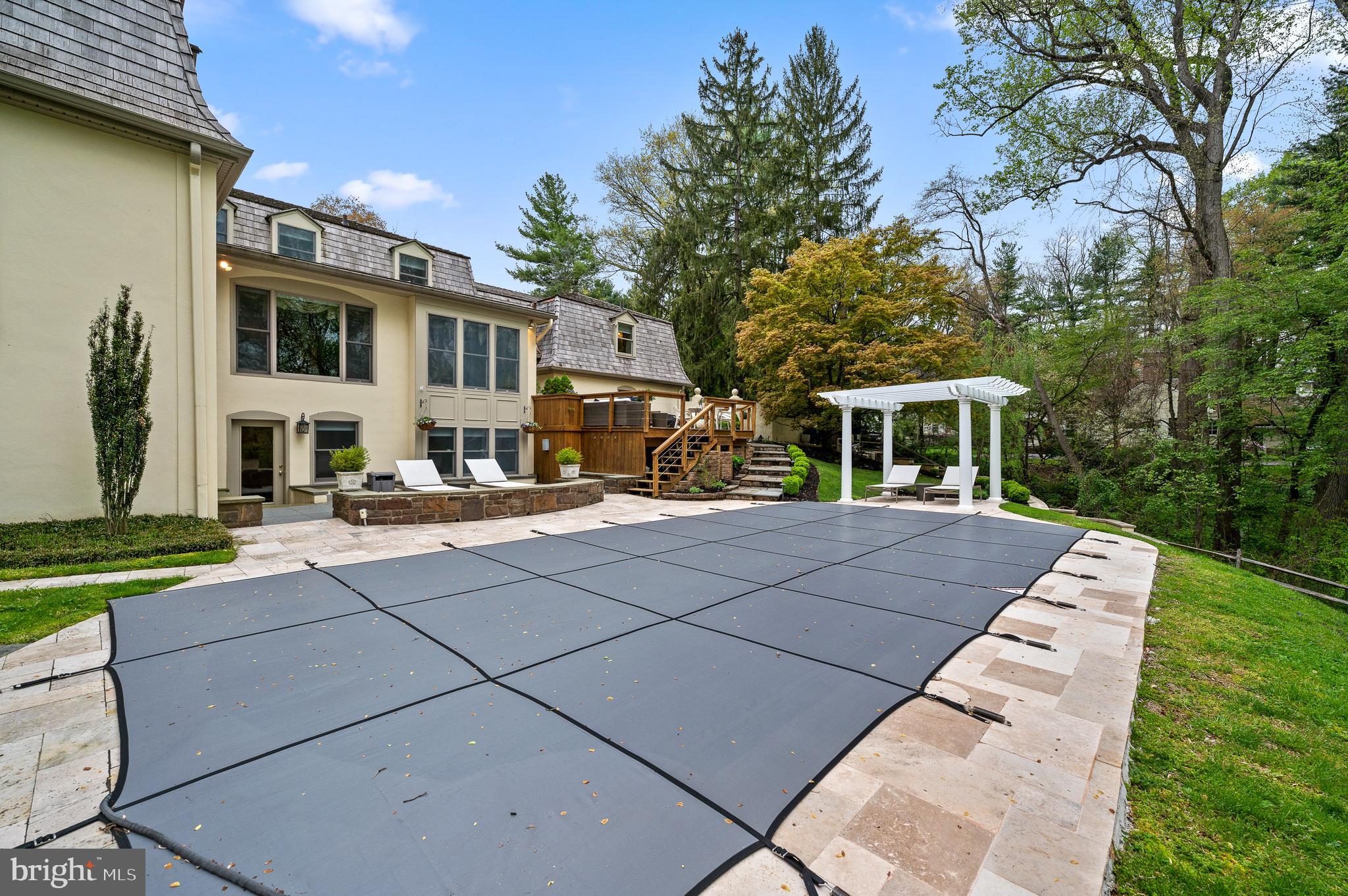 GLADWYNE - Residential