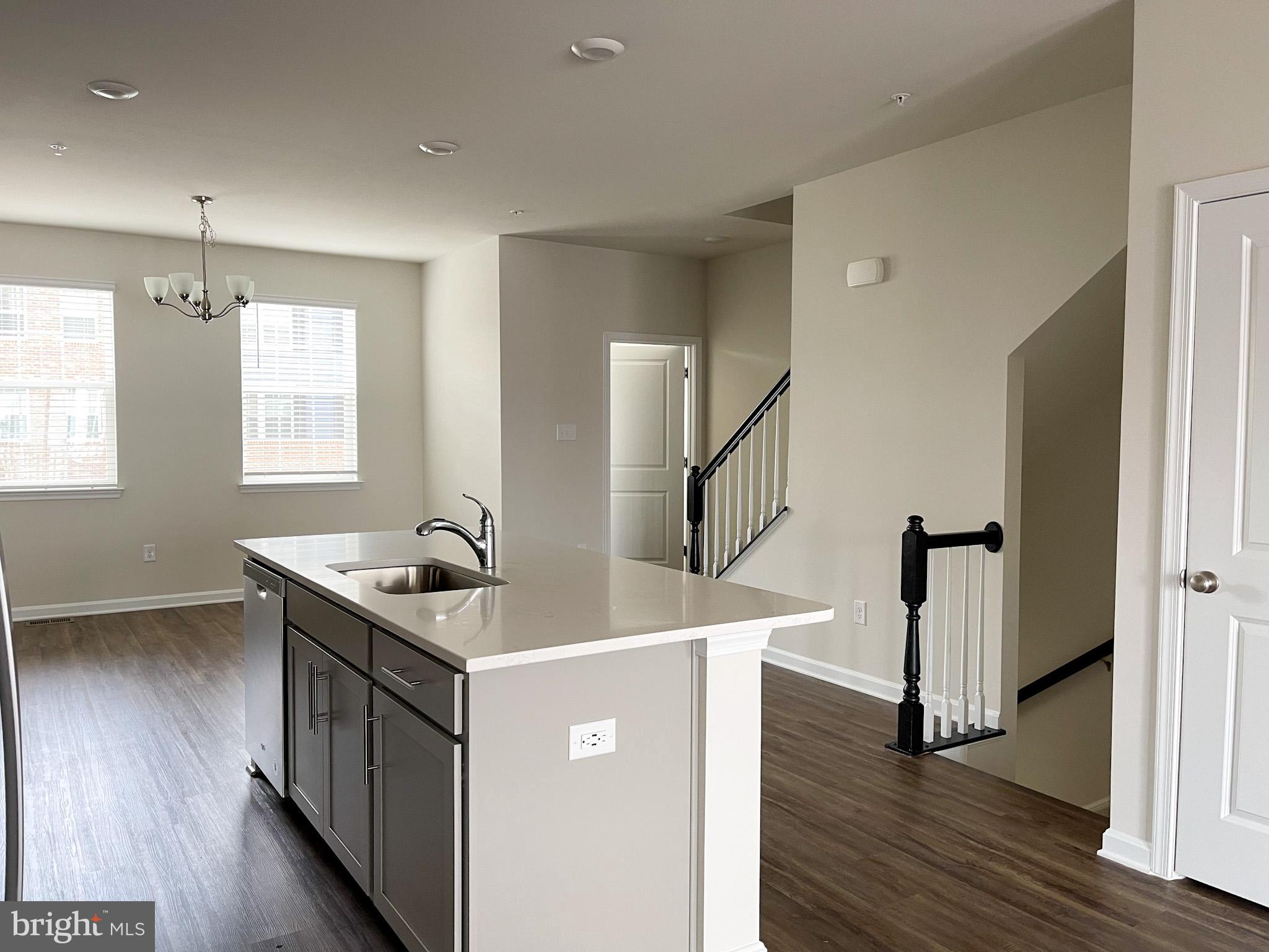 WESTVIEW SOUTH - Residential Lease