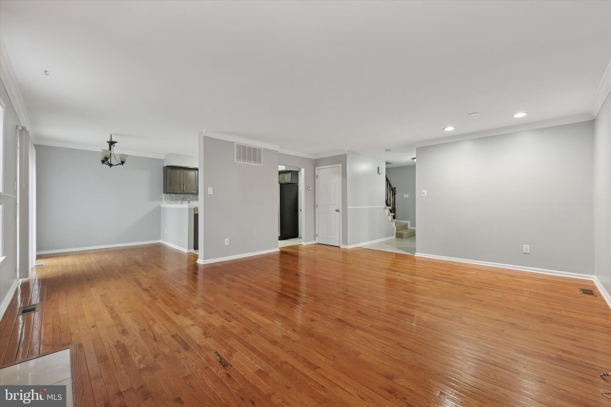 KING MANOR - Residential Lease