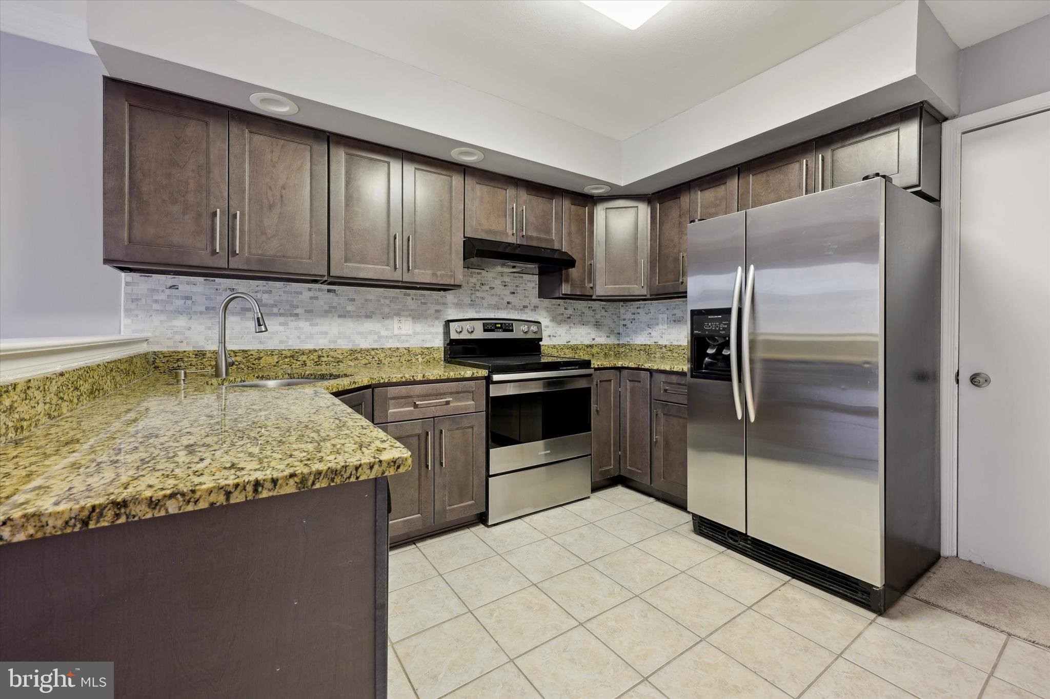 KING MANOR - Residential Lease