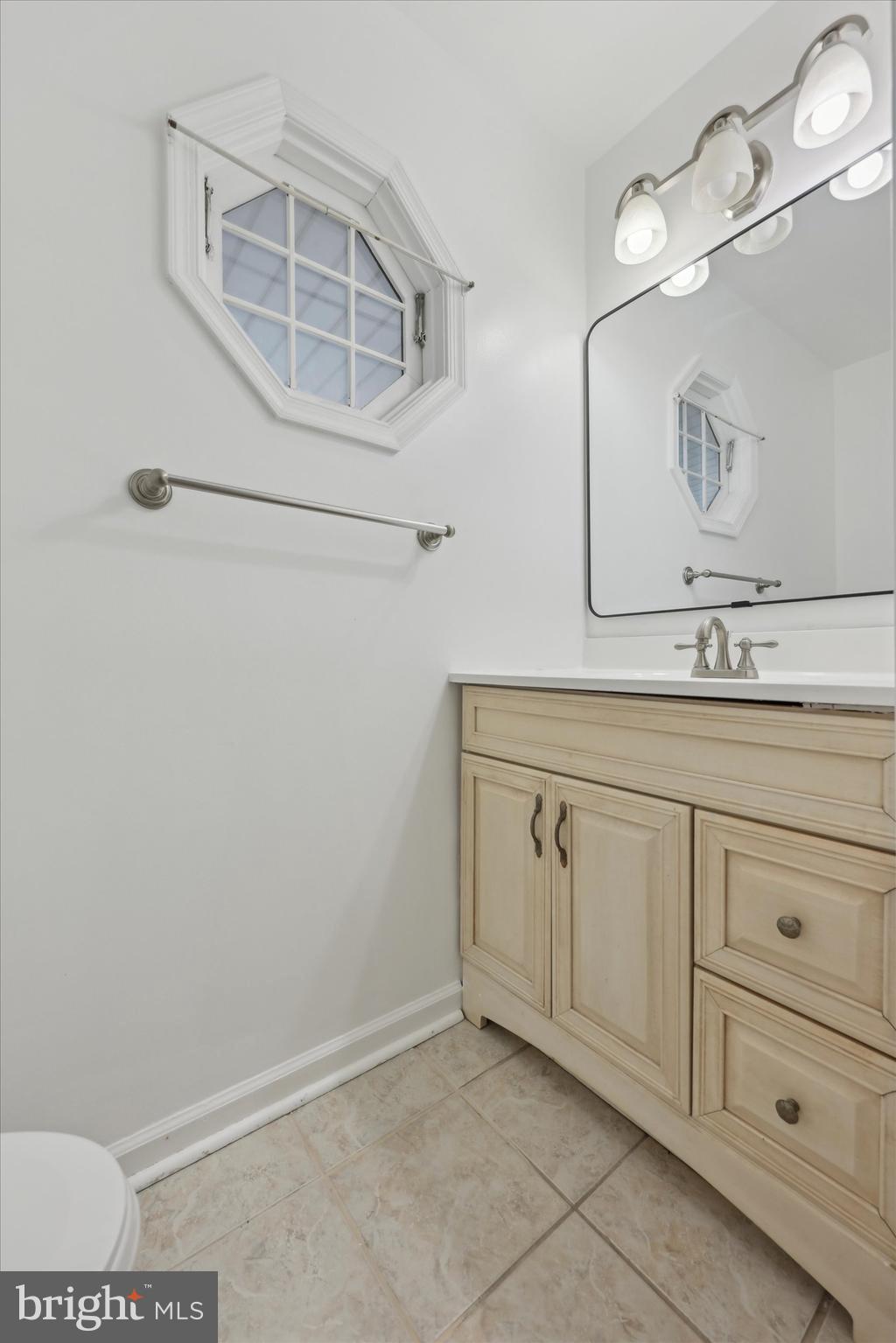 KING MANOR - Residential Lease