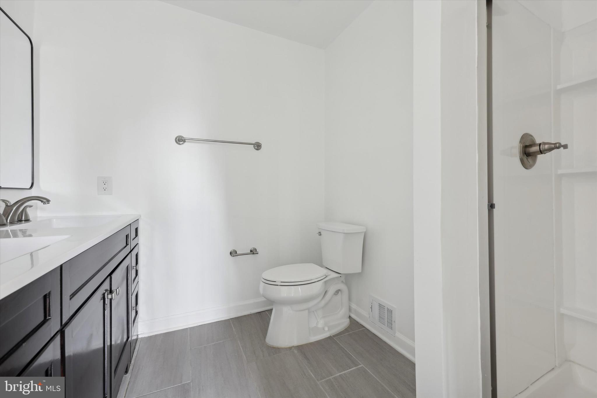 KING MANOR - Residential Lease