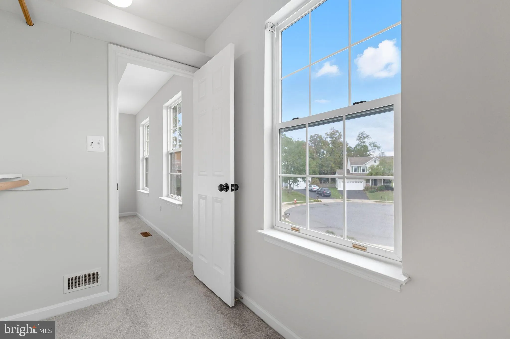 Ashburn, Virginia 20147, United States, 4 Bedrooms Bedrooms, ,4 BathroomsBathrooms,Residential,Contingent,226567