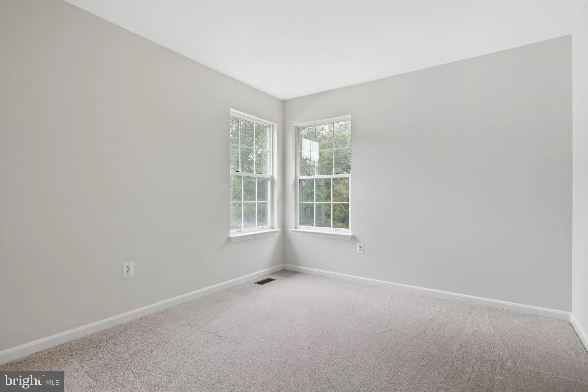 Ashburn, Virginia 20147, United States, 4 Bedrooms Bedrooms, ,4 BathroomsBathrooms,Residential,Contingent,226567