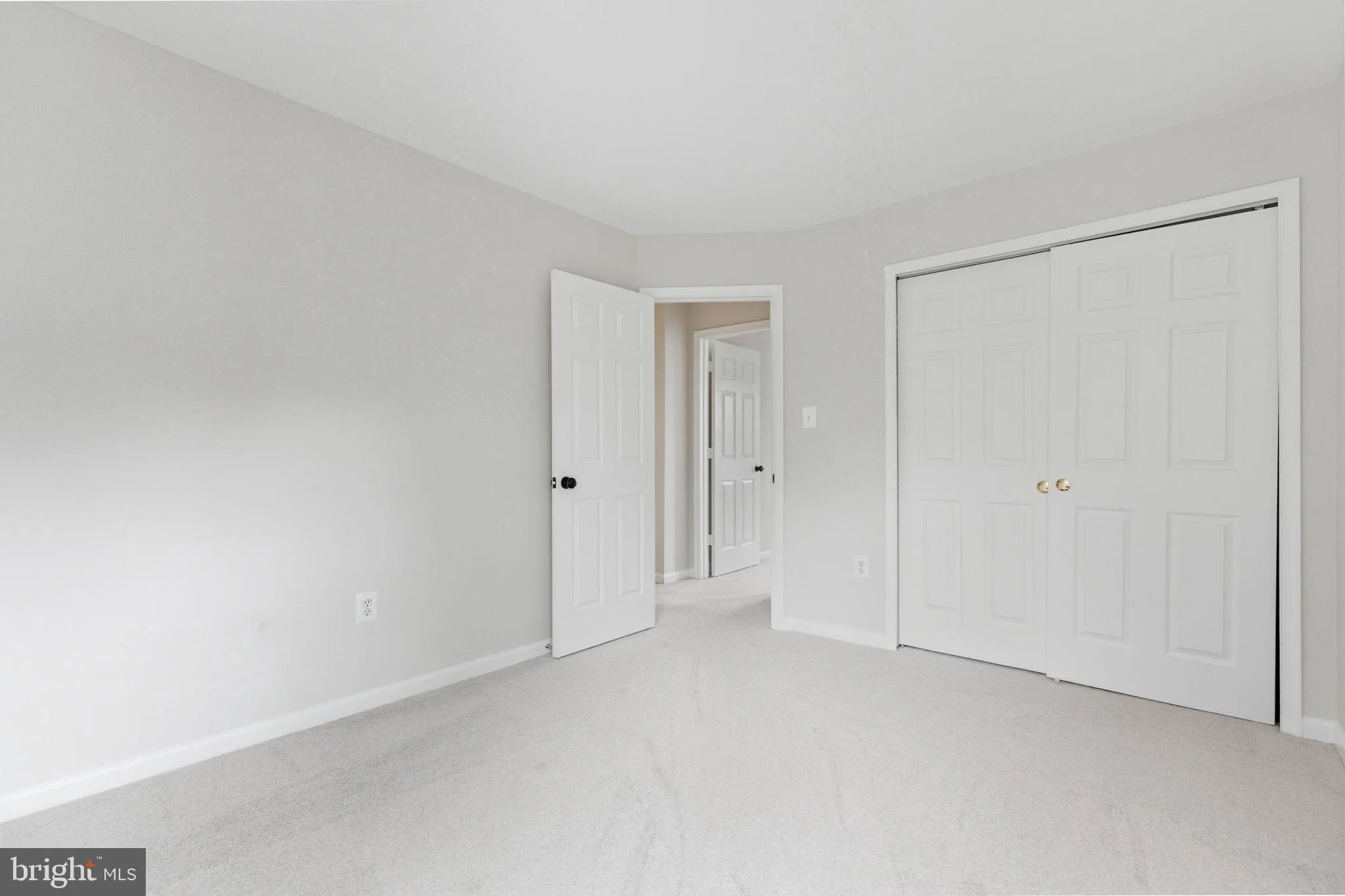 Ashburn, Virginia 20147, United States, 4 Bedrooms Bedrooms, ,4 BathroomsBathrooms,Residential,Contingent,226567