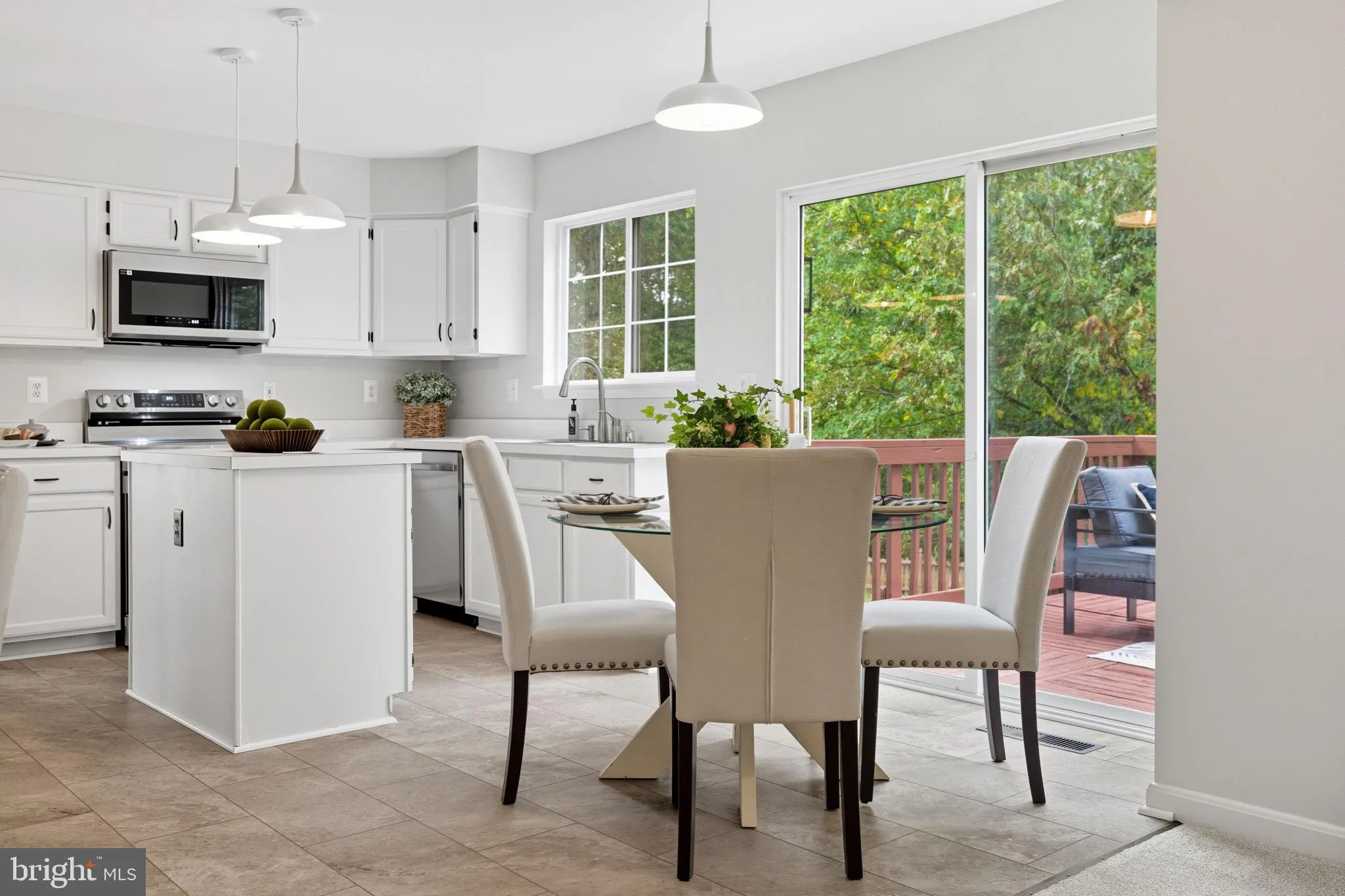 Ashburn, Virginia 20147, United States, 4 Bedrooms Bedrooms, ,4 BathroomsBathrooms,Residential,Contingent,226567