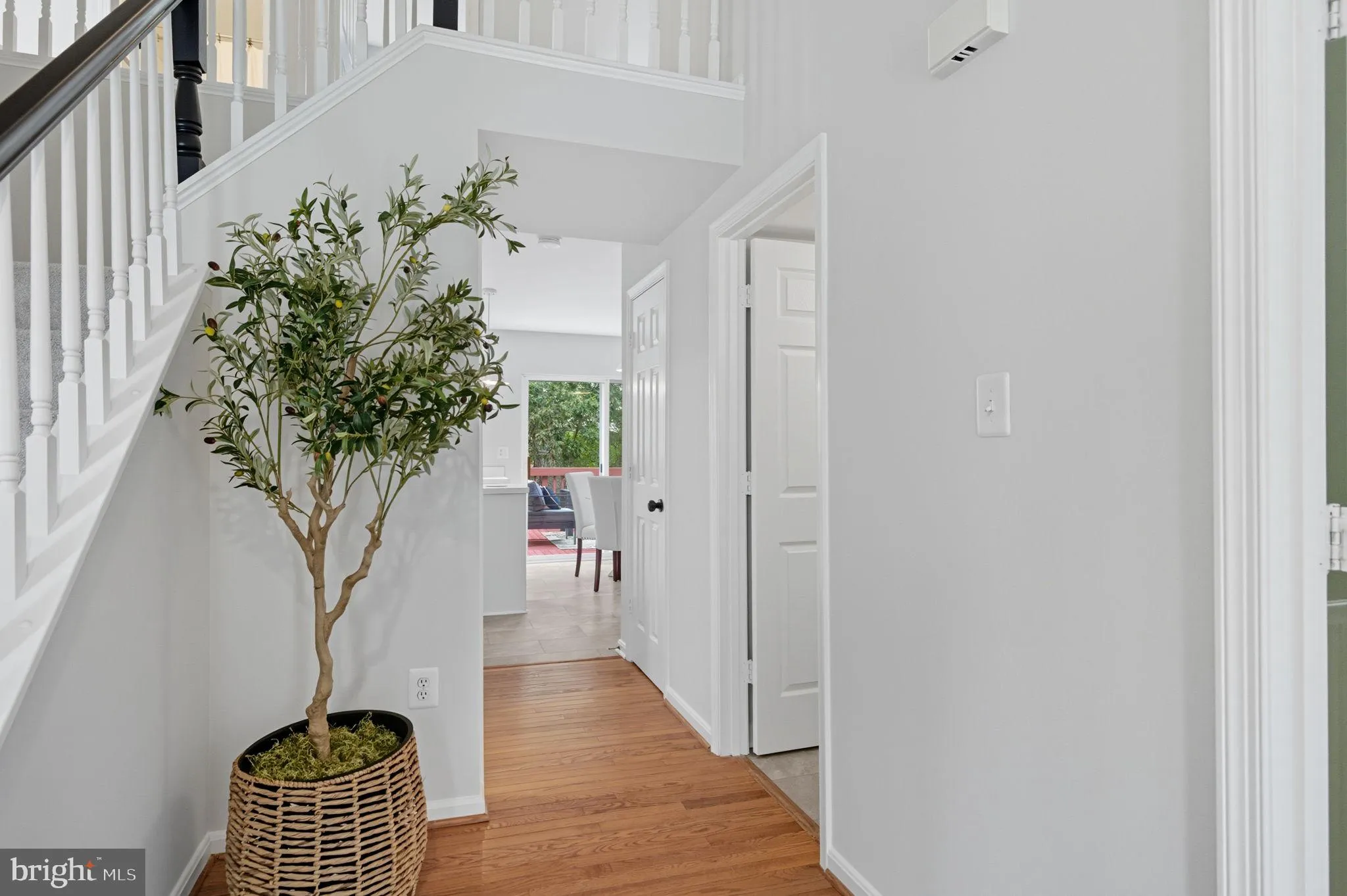 Ashburn, Virginia 20147, United States, 4 Bedrooms Bedrooms, ,4 BathroomsBathrooms,Residential,Contingent,226567