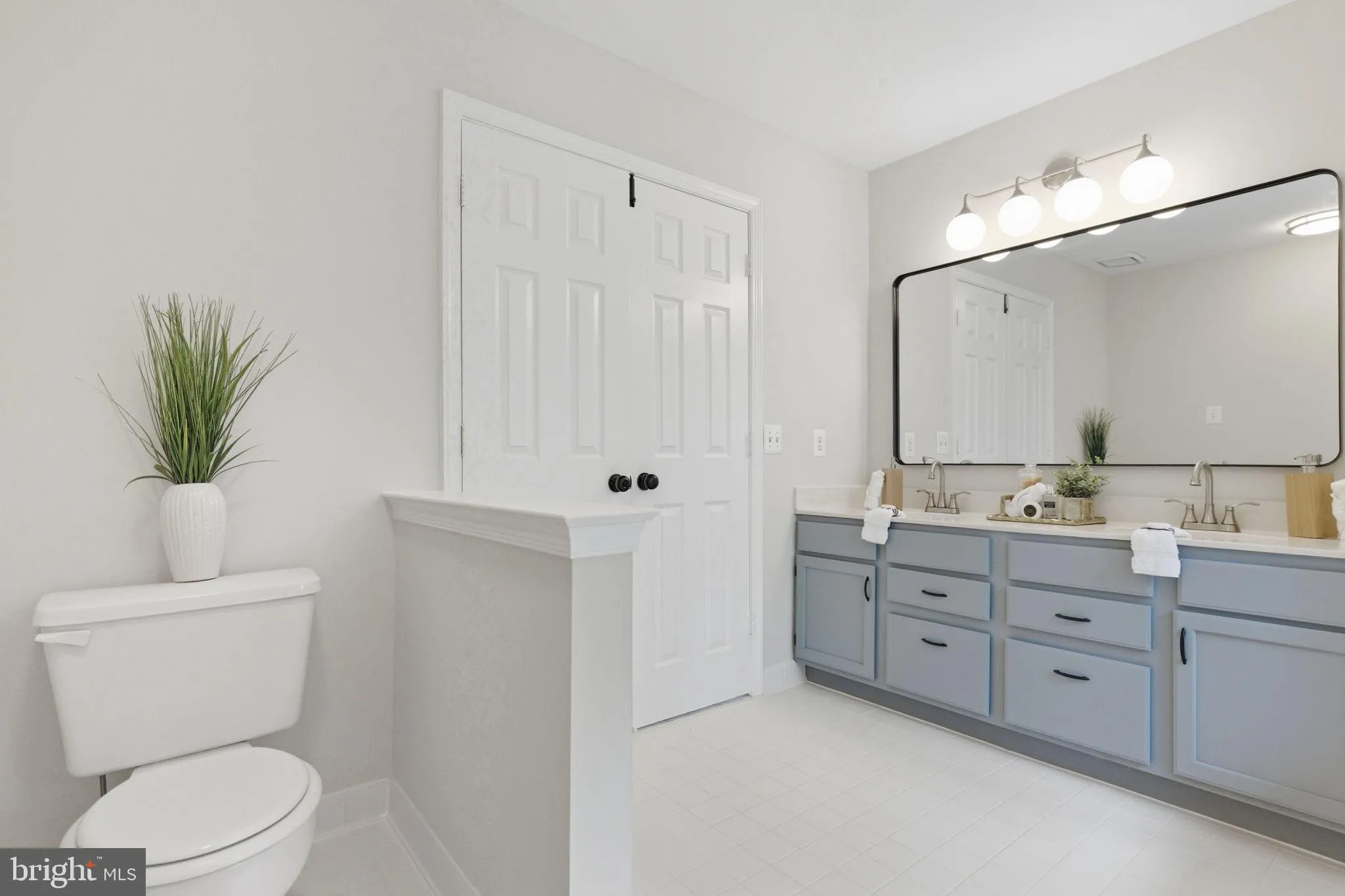 Ashburn, Virginia 20147, United States, 4 Bedrooms Bedrooms, ,4 BathroomsBathrooms,Residential,Contingent,226567