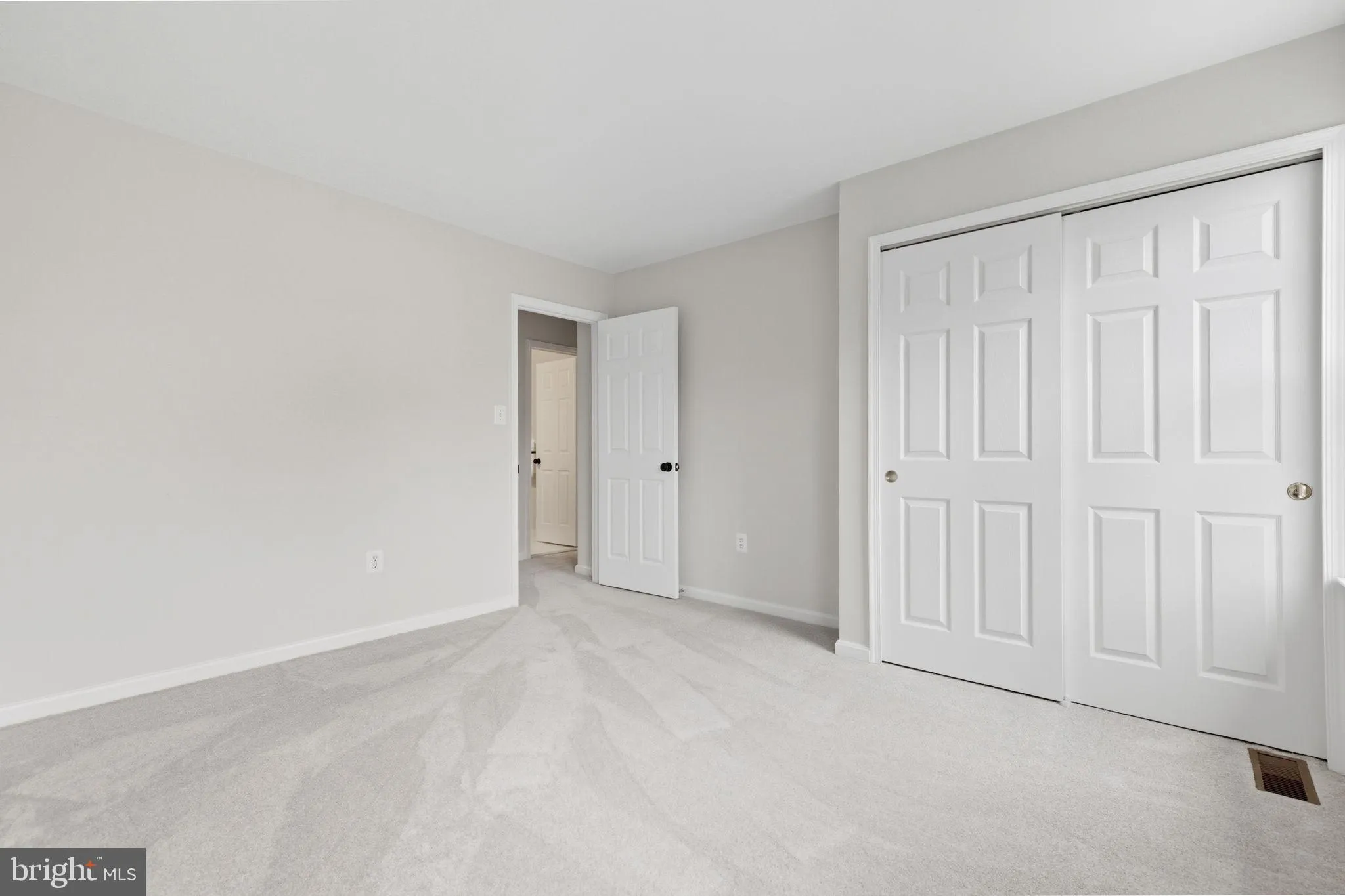 Ashburn, Virginia 20147, United States, 4 Bedrooms Bedrooms, ,4 BathroomsBathrooms,Residential,Contingent,226567