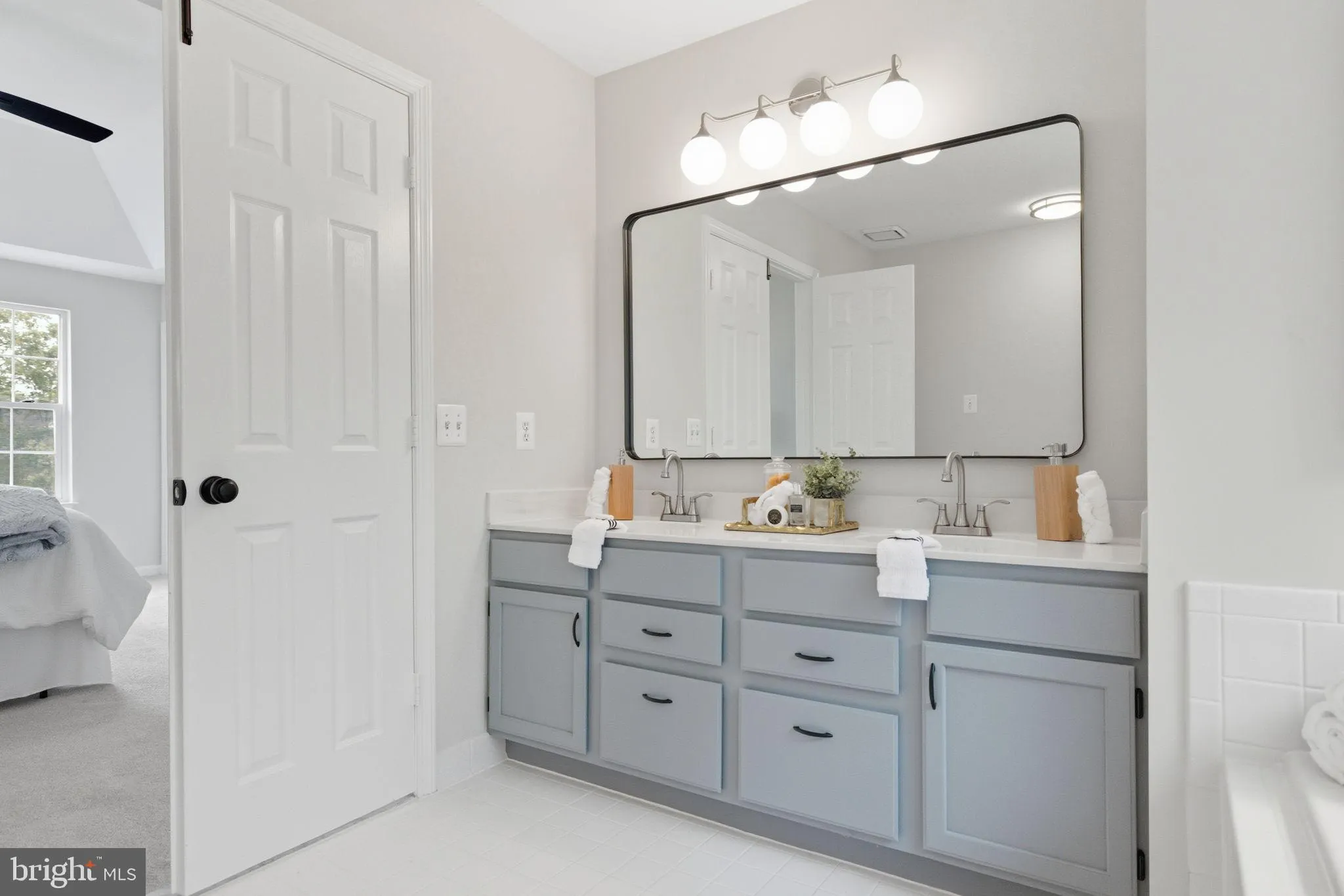 Ashburn, Virginia 20147, United States, 4 Bedrooms Bedrooms, ,4 BathroomsBathrooms,Residential,Contingent,226567