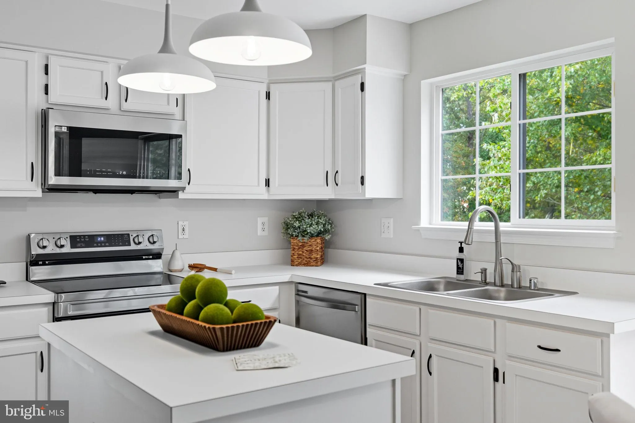 Ashburn, Virginia 20147, United States, 4 Bedrooms Bedrooms, ,4 BathroomsBathrooms,Residential,Contingent,226567