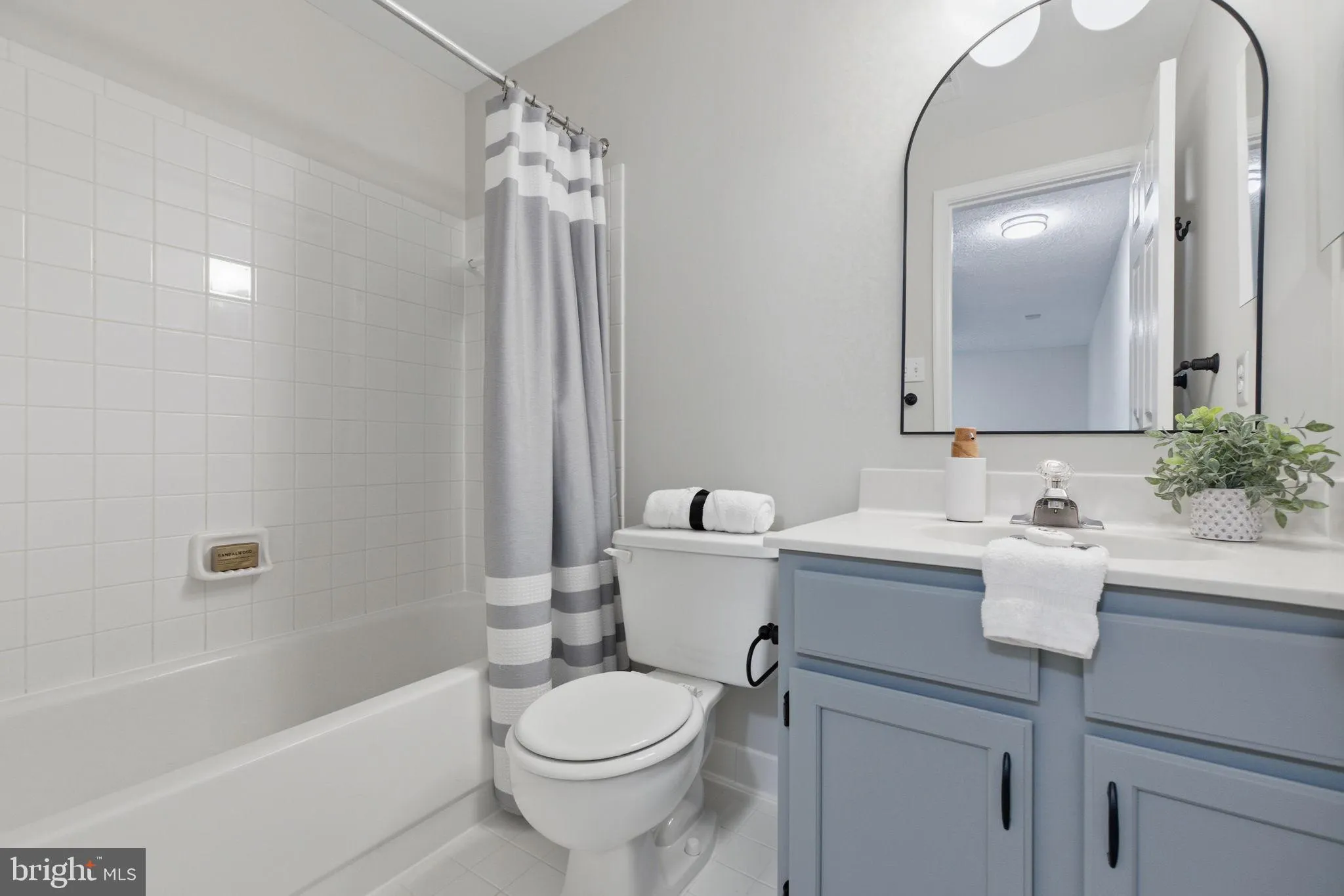 Ashburn, Virginia 20147, United States, 4 Bedrooms Bedrooms, ,4 BathroomsBathrooms,Residential,Contingent,226567