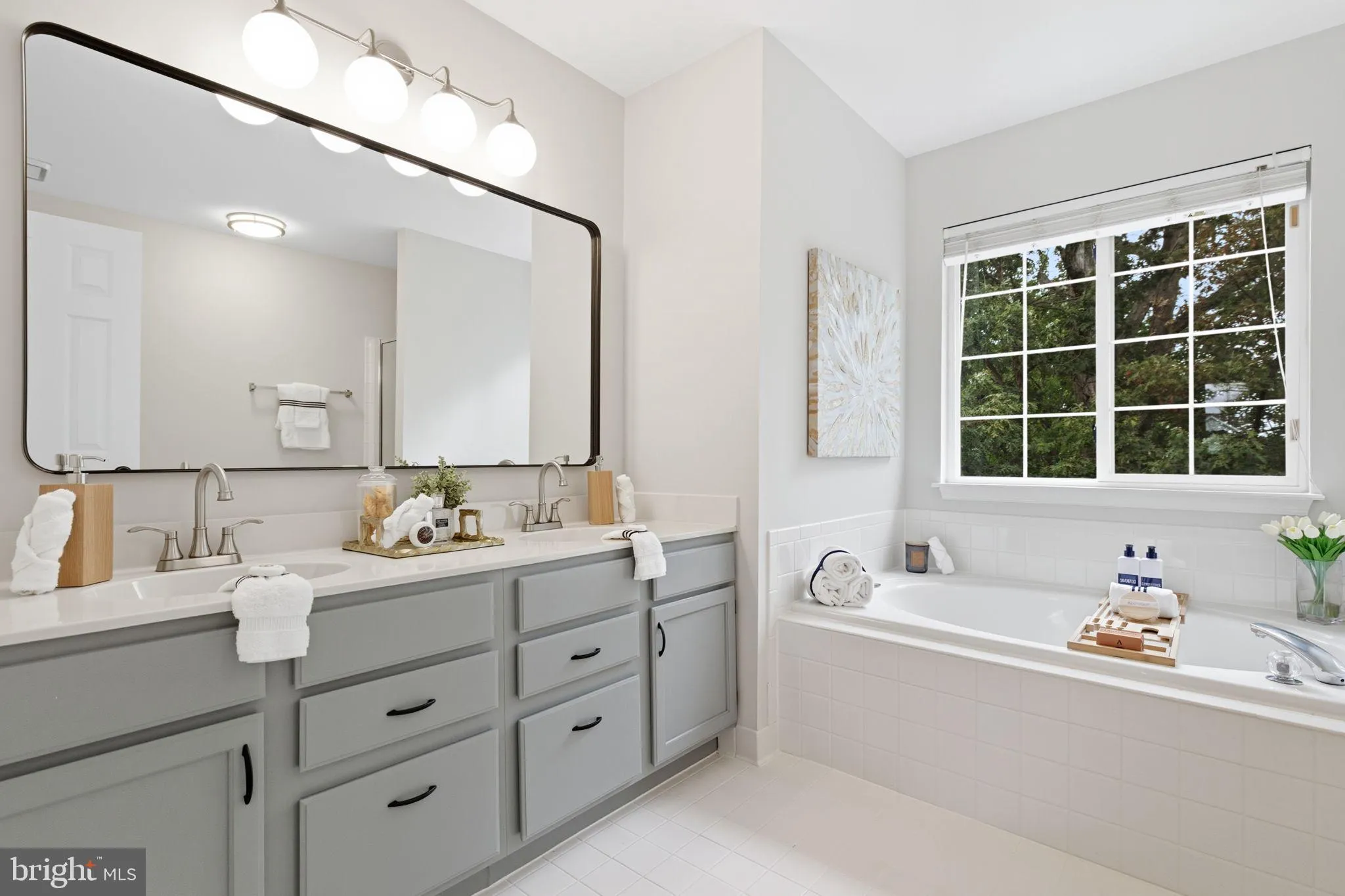 Ashburn, Virginia 20147, United States, 4 Bedrooms Bedrooms, ,4 BathroomsBathrooms,Residential,Contingent,226567