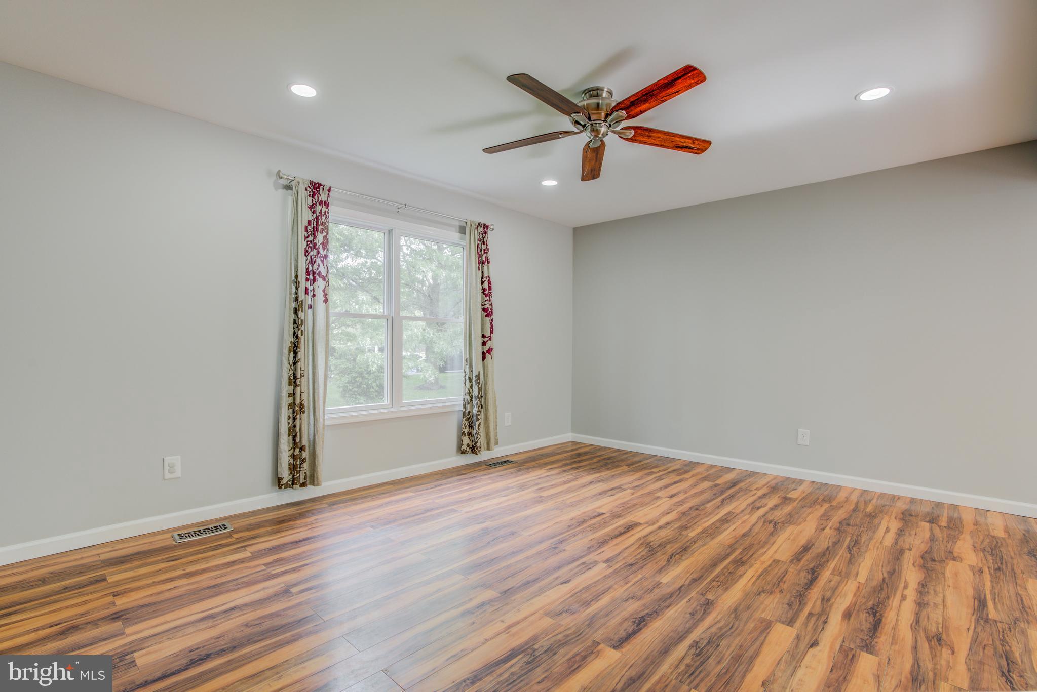 RIDGEFIELD - Residential