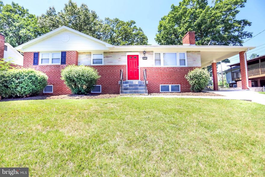 This 2 Level Single Family Remodeled on 2017 offers many great upgrades; Living and Dining Room W/ Oak hardwood Floors, W/ Crown Molding at the main Level, New! Kitchen W/ Stain Steel Appliances & Granite countertops & New 36'' High Cabinets, a Master Bedroom W/ a New Full Bathroom, New A/C and Heating Systems , New Water Heater, Main and Lower L. W/ Recessed LED Lights. "A Must See Property"