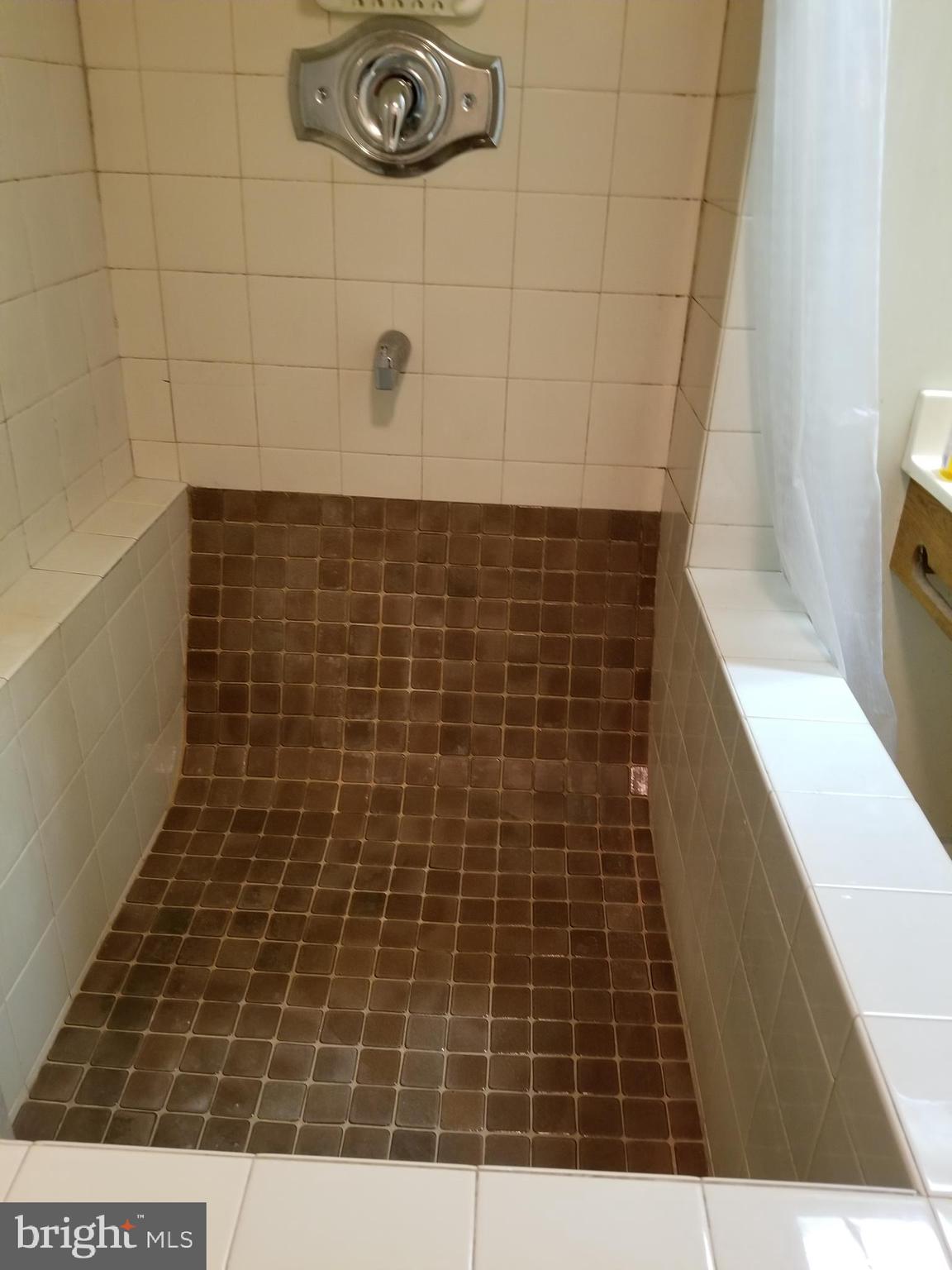 LANDSDOWNE - Residential