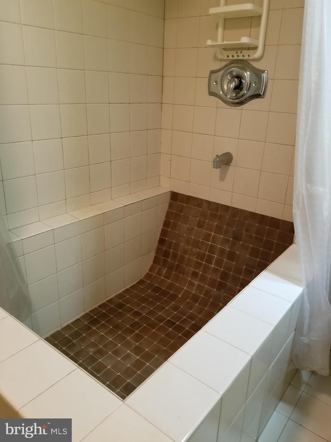 LANDSDOWNE - Residential