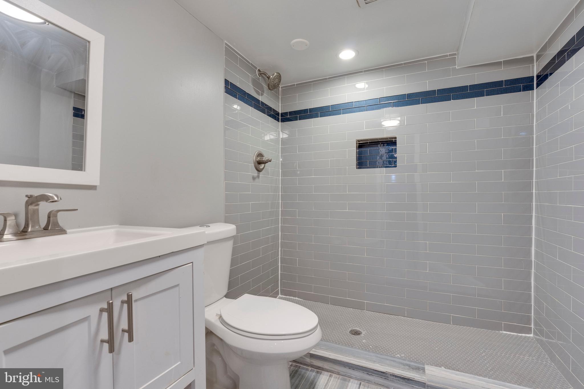 GLASSMANOR - Residential