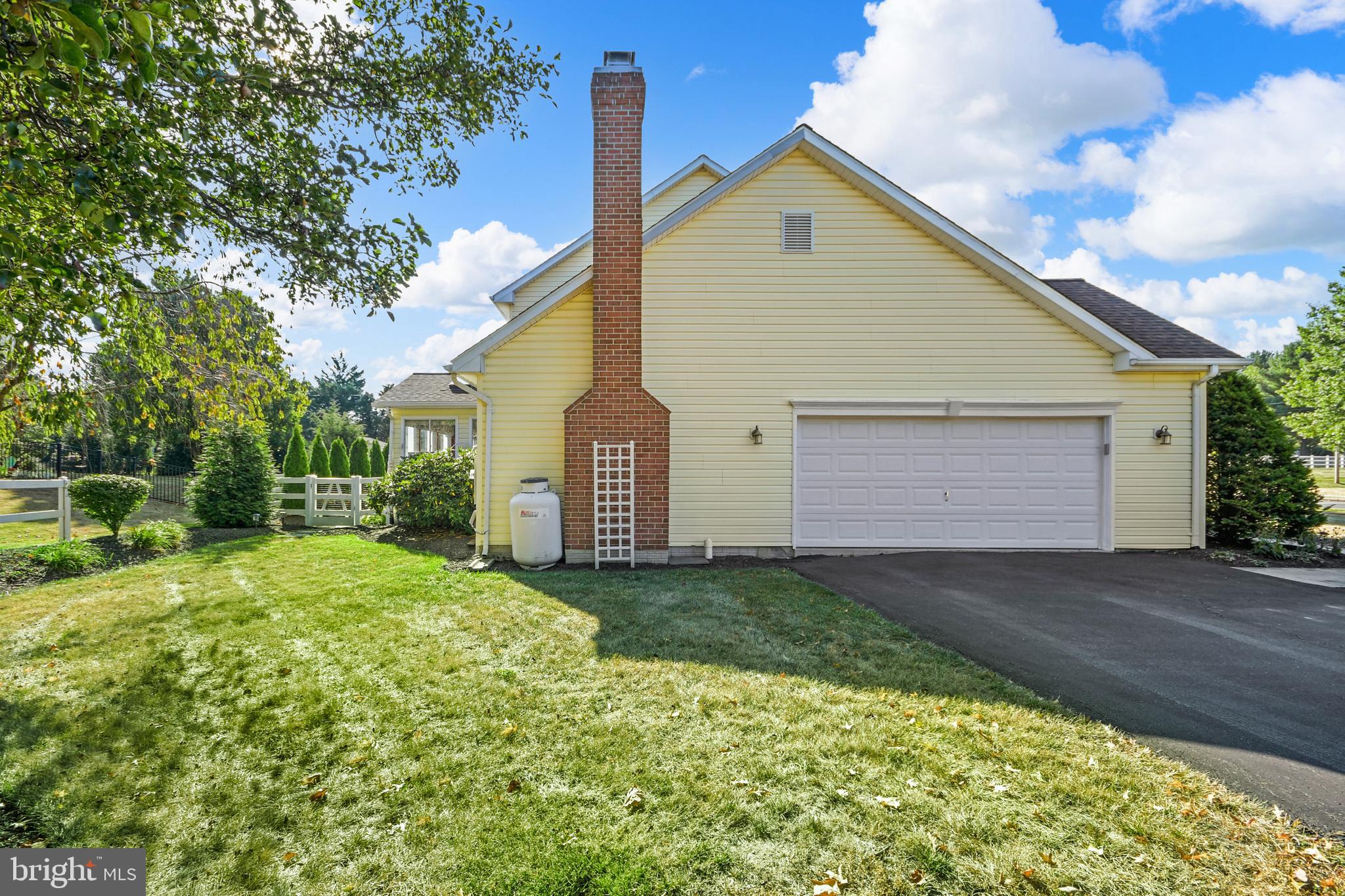 FOXFIELD AT MIDDLETOWN - Residential