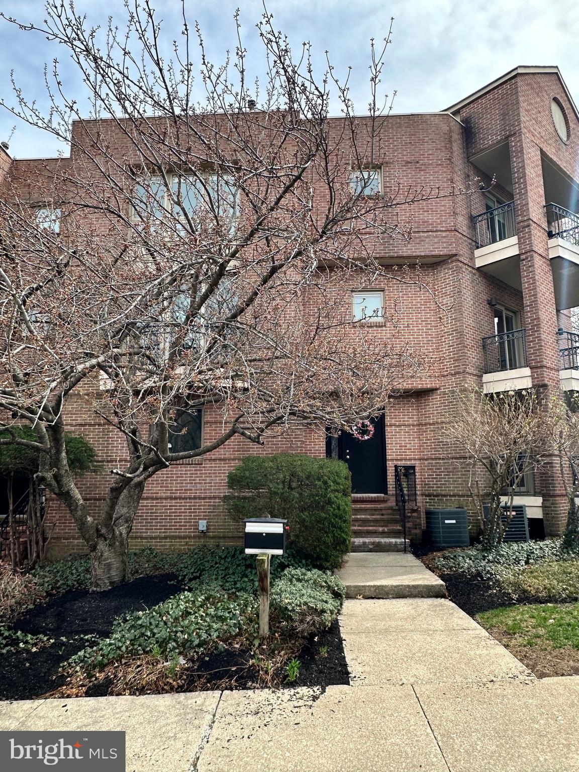 1600 N FRANKLIN STREET