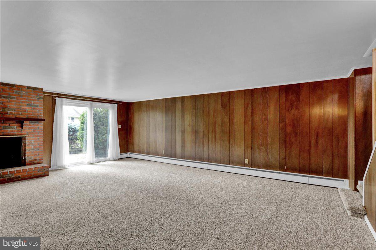 CRESTWOOD - Residential