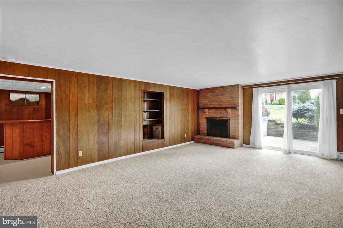 CRESTWOOD - Residential