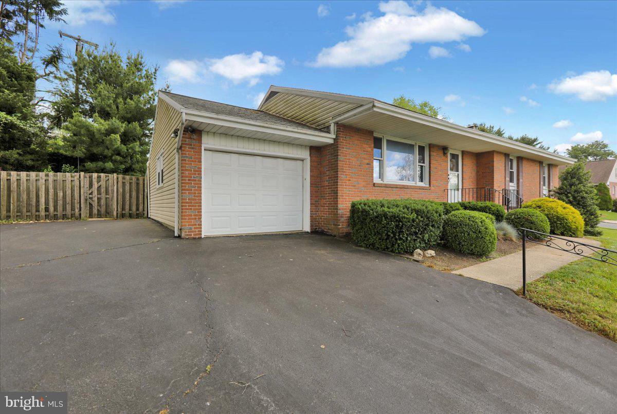 CRESTWOOD - Residential