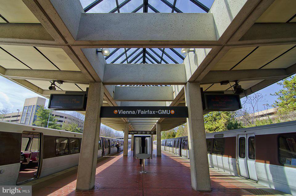 BARDEN OAKS - Residential Lease