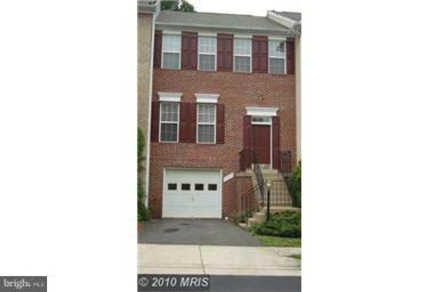 GORGEOUS*4BR, 3 BULL BATH*1-CAR GARAGE IN SOUGHT AFTER OAKTON*MAIN LEVEL WOOD FLOORS W/ 9 FT CEILINGS!*BEAUTIFUL DECK AND PATIO BACKS TO TREES*MASTER SUITE W/ SEP TUB AND SHOWER AND HUGE WALK-IN CLOSET*W+D ON BEDROOM LEVEL*LOTS OF STORAGE WITH LARGE BEDROOM AND FULL BATH IN FINISHED BASEMENT*FIREPLACE IN FAMILY ROOM OFF KITCHEN*close to Vienna Metro*WALK TO SHOPPING & RESTAURANTS