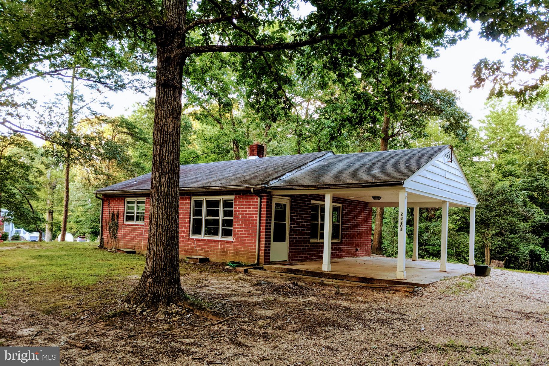 Extra Large one bedroom one bathroom, private home, on large secluded lot. This property is quiet and efficient. If you're looking for something affordable but don't prefer the apartment style of living, be sure to check out this peaceful home.
*Tenant responsible for Electric, renters insurance, cable & WiFi*
**No dogs allowed. Cats allowed with deposit & on a case by case basis**