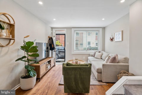 Townhouse For Sale - 956 N Lawrence Street #A<br/> PHILADELPHIA, PA 19123