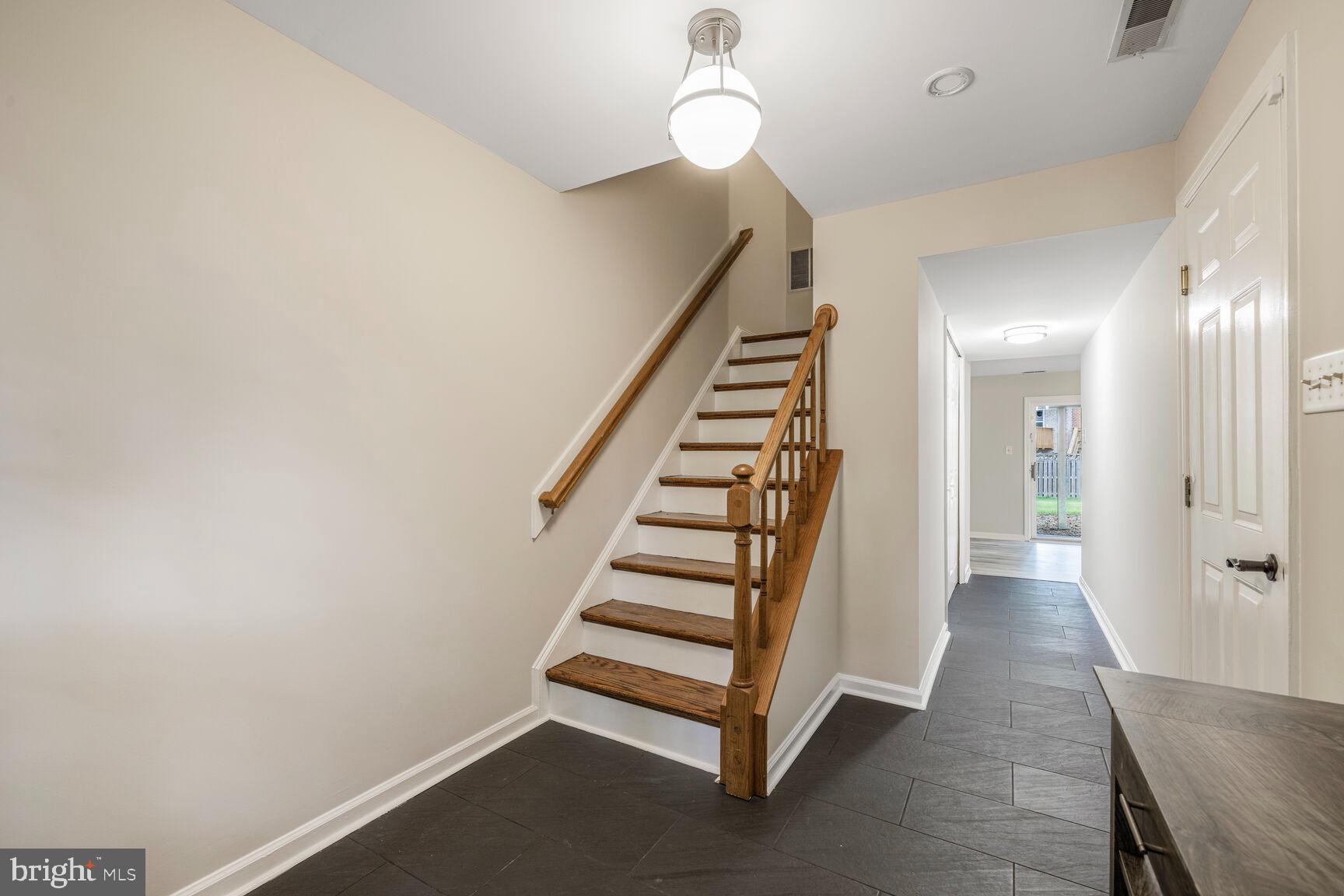 8010 HOLLOW REED COURT