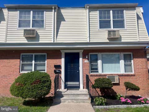 Homes For Sale - 132h The Orchard<br/> EAST WINDSOR, NJ 08512
