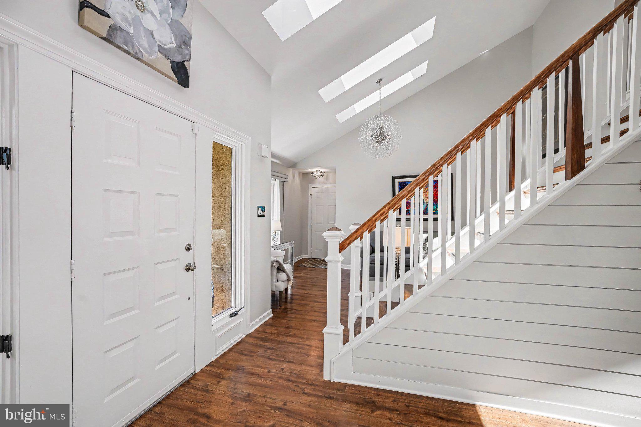 944 HEDGEROW COURT