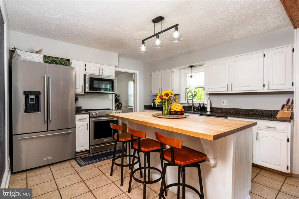 12 Willow Spring Drive, Edgewater, MD 21037 photo 4