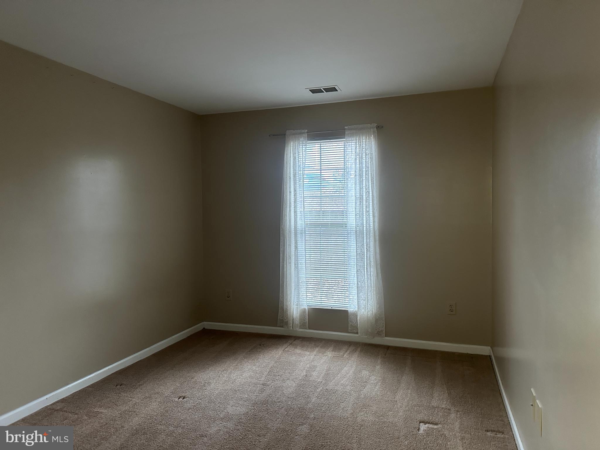 LAKESIDE CONDOMINIUMS - Residential Lease