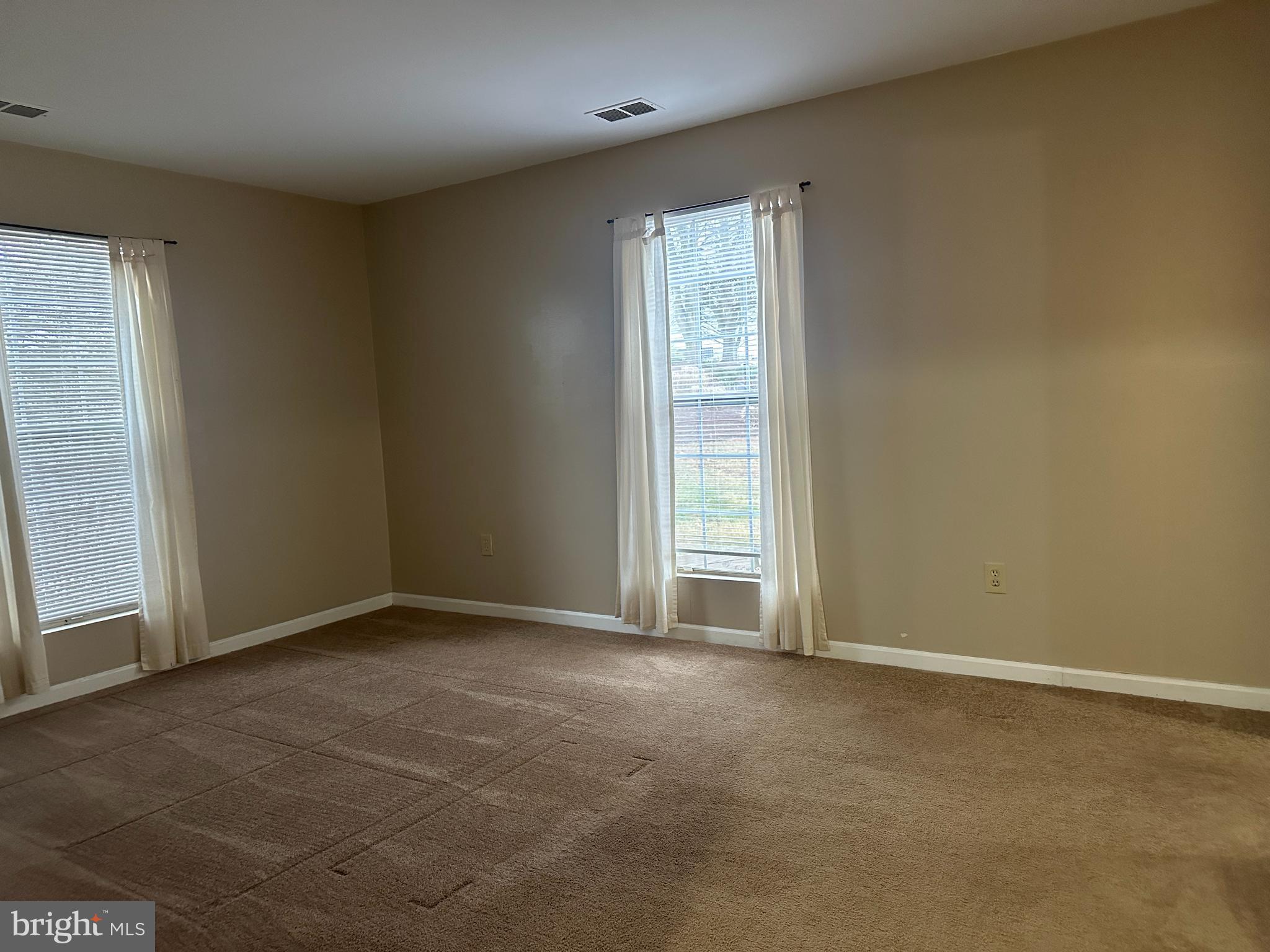 LAKESIDE CONDOMINIUMS - Residential Lease